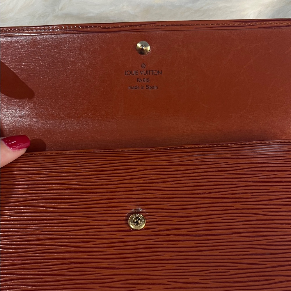 Louis Vuitton Rich Brown Epi long Wallet - Picture 2 of 12